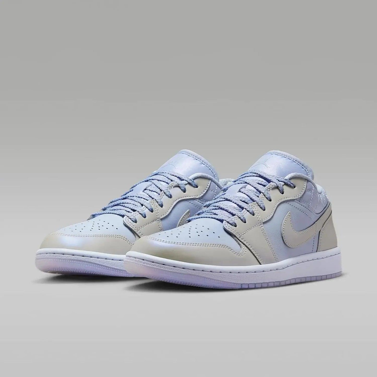 Light blue and white women's low-top sneakers with Nike swoosh, perfect for casual fashion