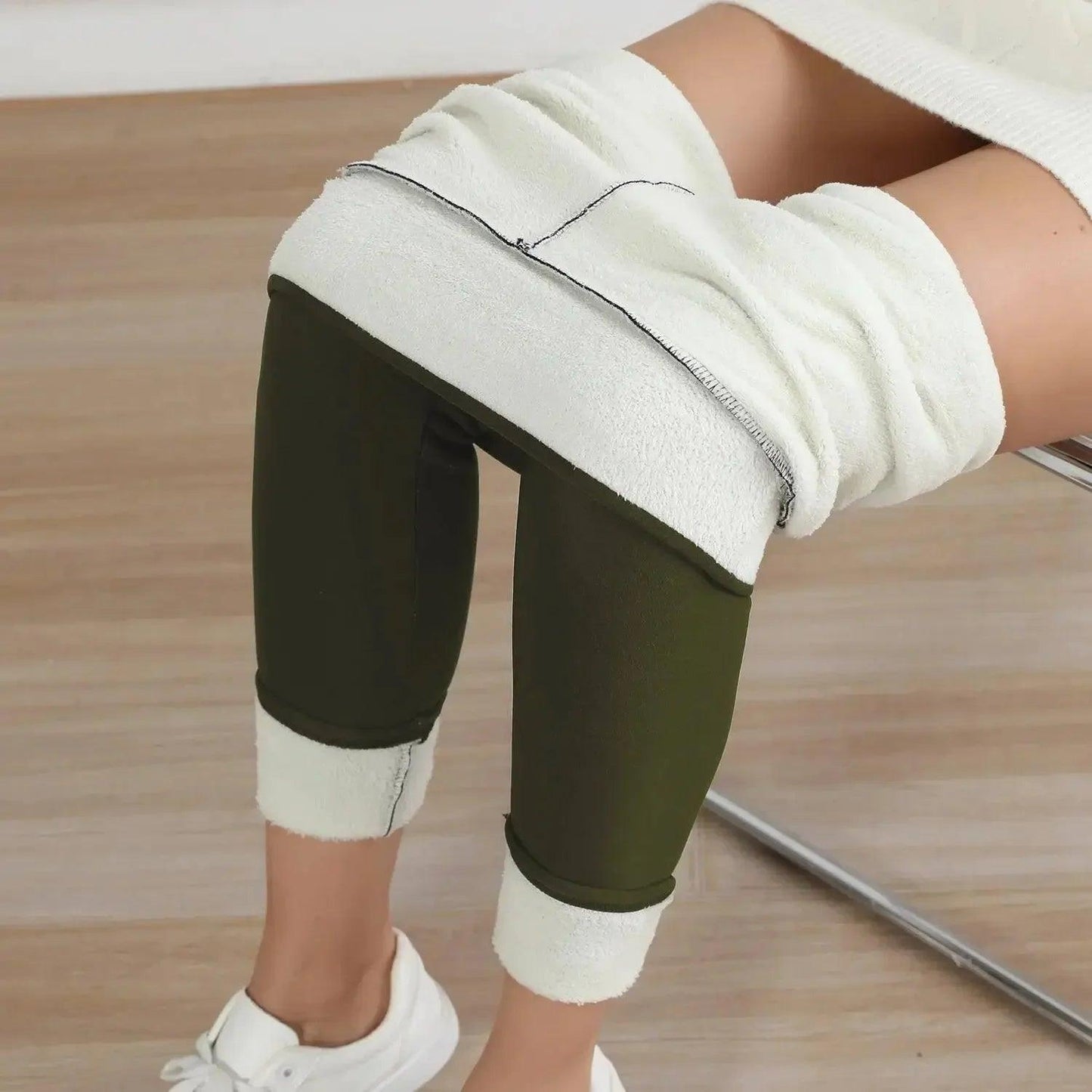 Olive green leggings with white fleece lining, cozy and stylish for women's fashion