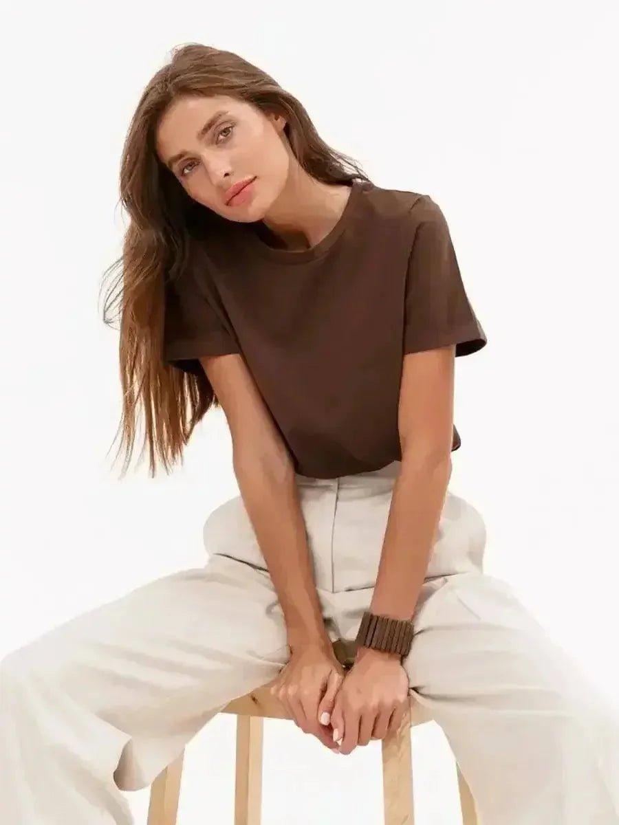 Woman in brown t-shirt and white pants, casual fashion style