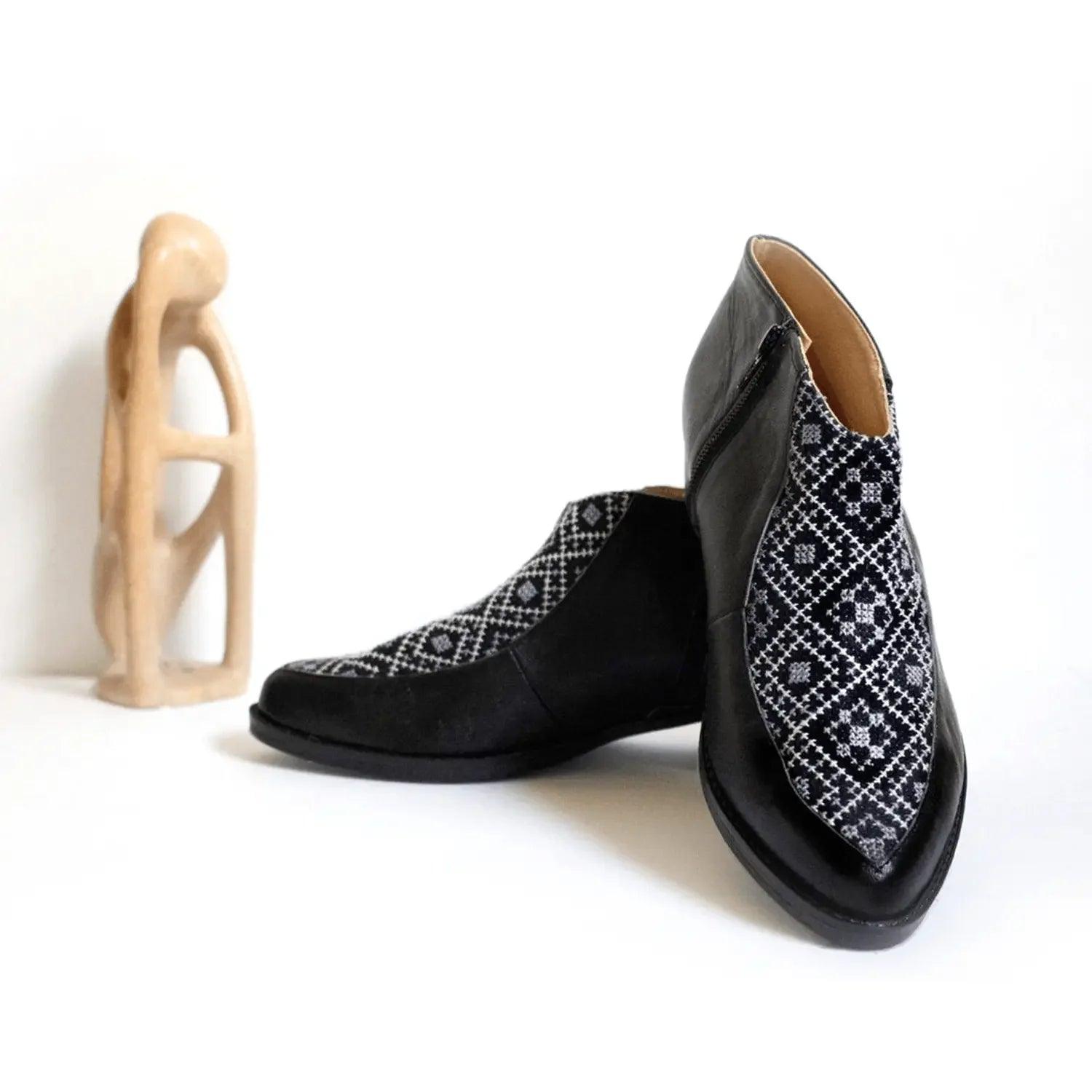 Black women's ankle boots with geometric pattern, stylish fashion footwear