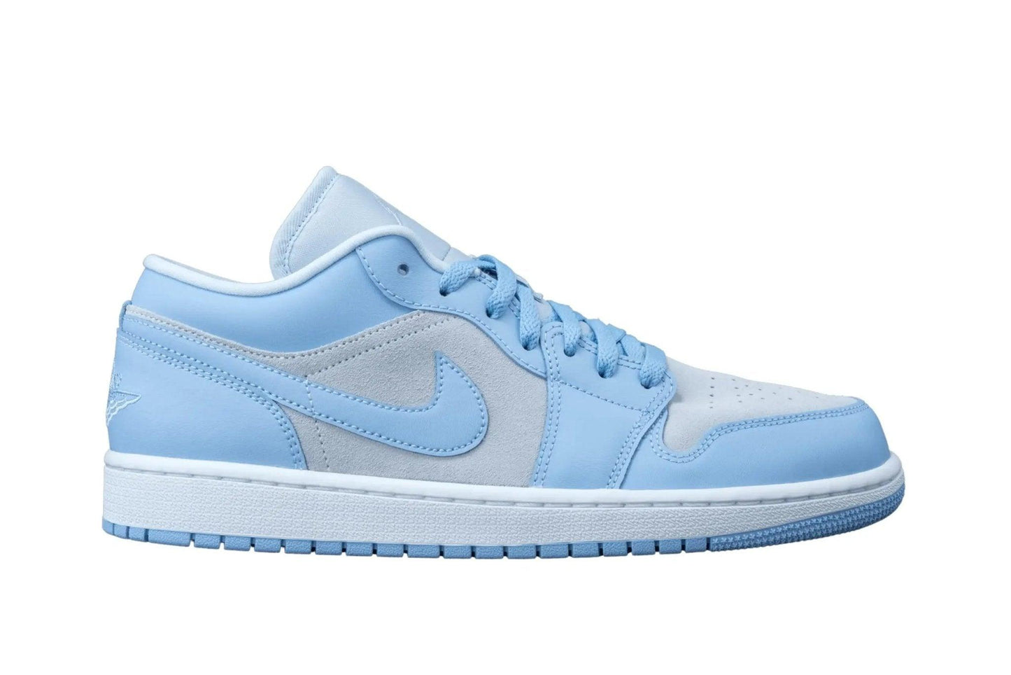 Light blue and white low-top sneaker with Nike swoosh, ideal for women's fashion and casual wear
