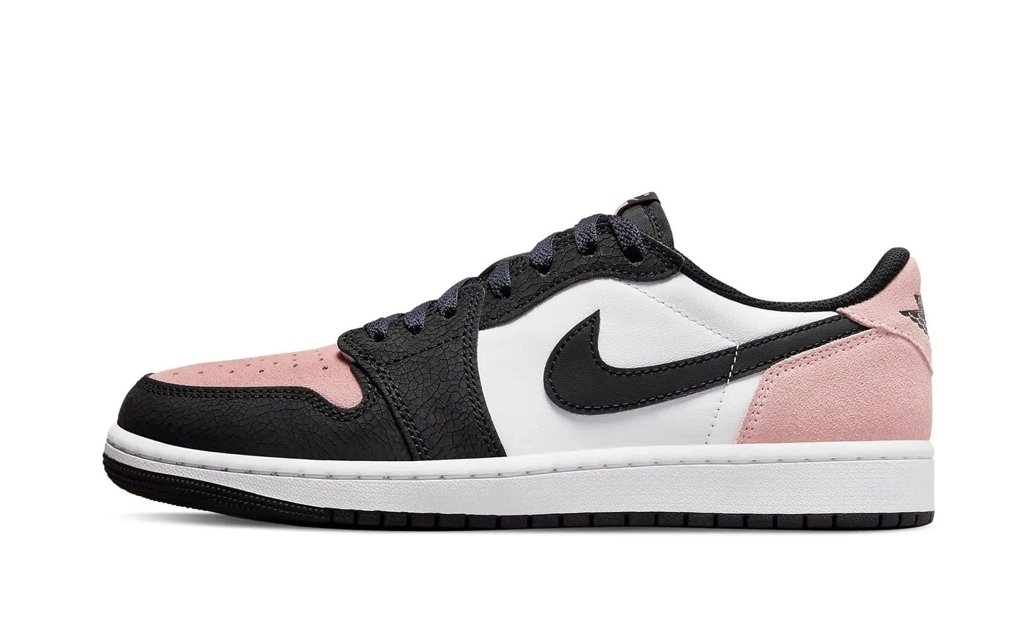 Women's black white pink low-top sneaker with Nike swoosh, fashion athletic shoe