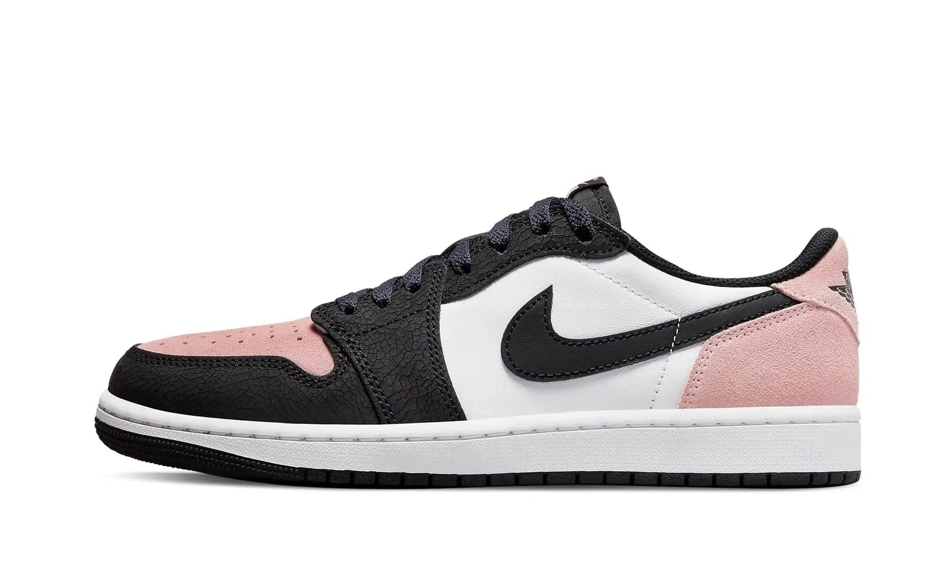 Women's black white pink low-top sneaker with Nike swoosh, fashion athletic shoe
