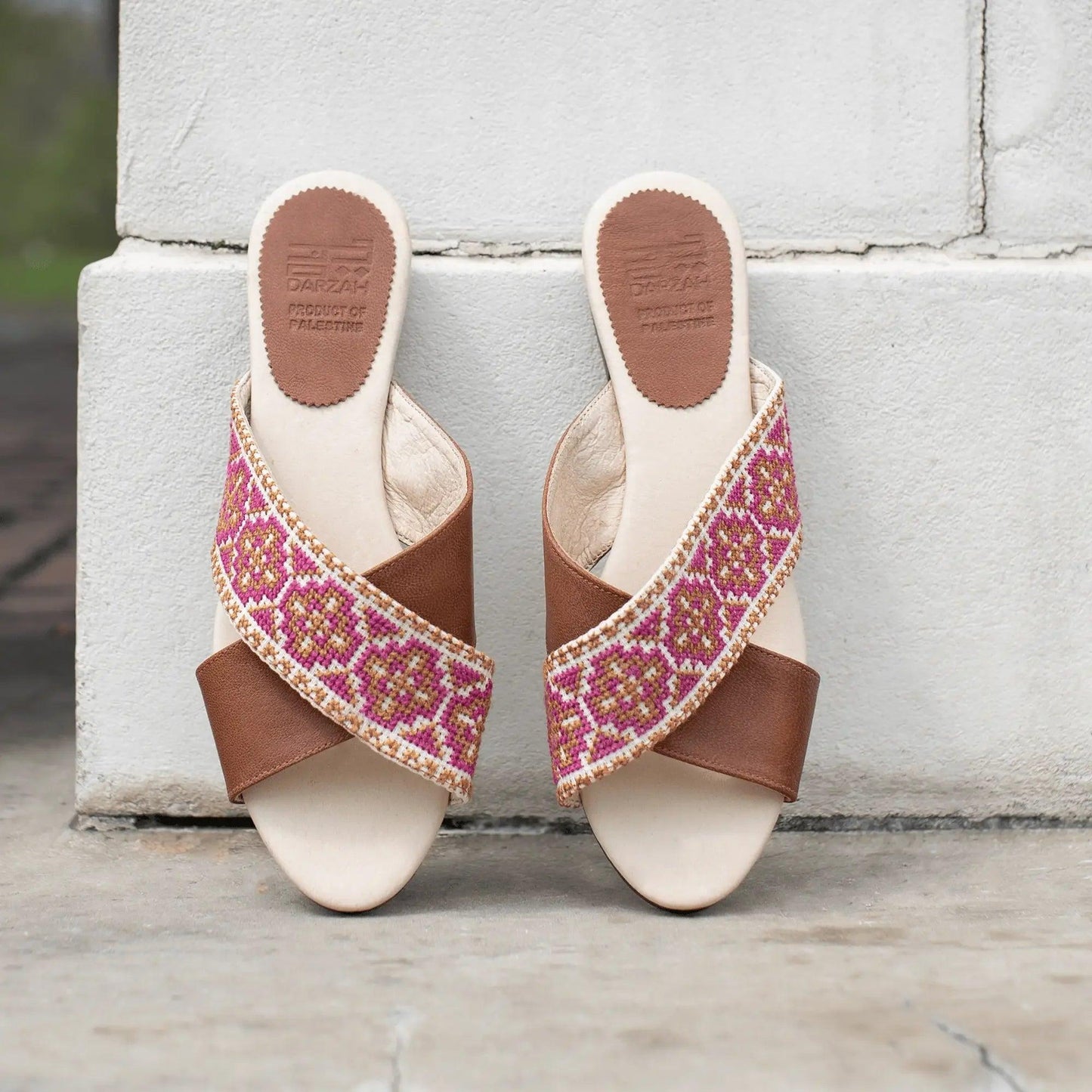 Women's embroidered cross-strap sandals with pink and brown pattern, stylish fashion footwear
