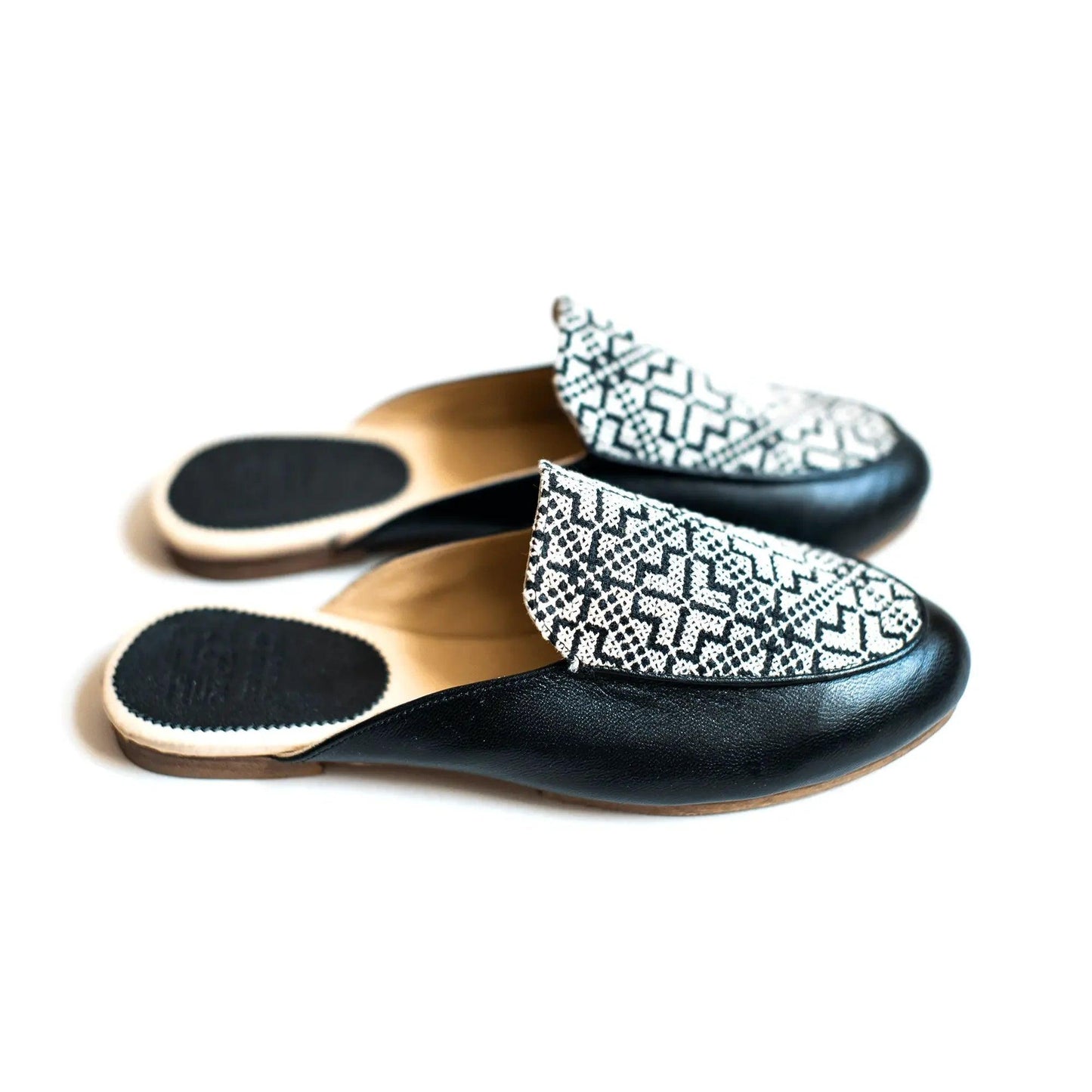 Black leather mules with white geometric pattern, women's fashion footwear
