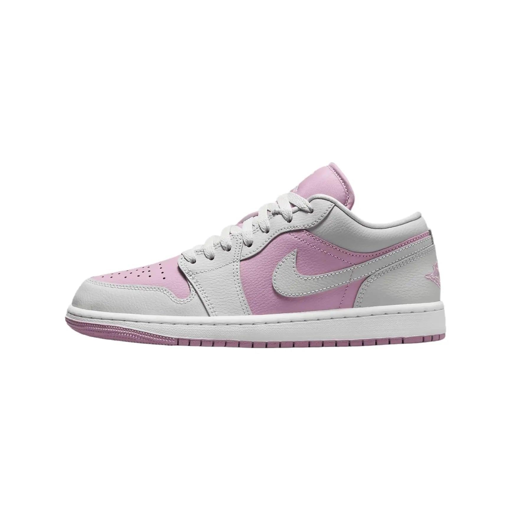 Pink and white women's low-top sneaker with Nike swoosh, fashion footwear for casual style